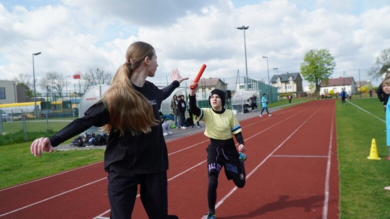  Maków gospodarzem skierniewickiego, lekkoatletycznego festiwalu sztafet 