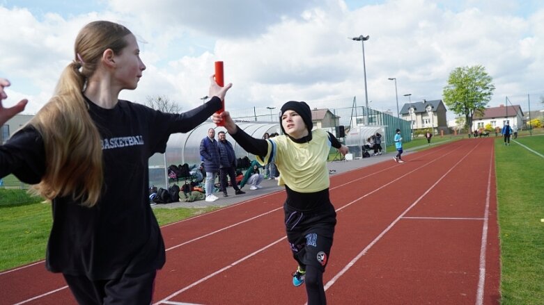  Maków gospodarzem skierniewickiego, lekkoatletycznego festiwalu sztafet 