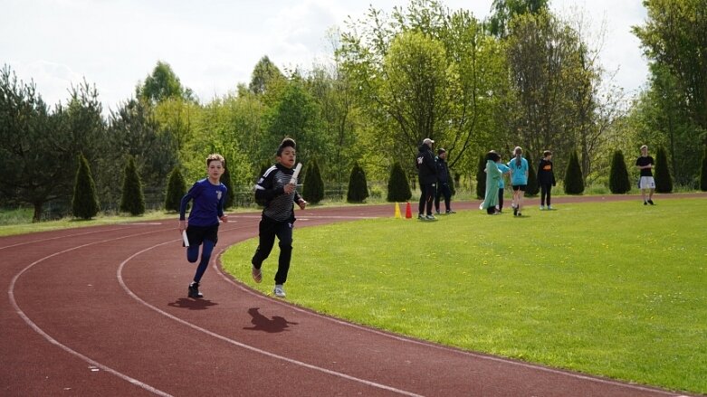  Maków gospodarzem skierniewickiego, lekkoatletycznego festiwalu sztafet 