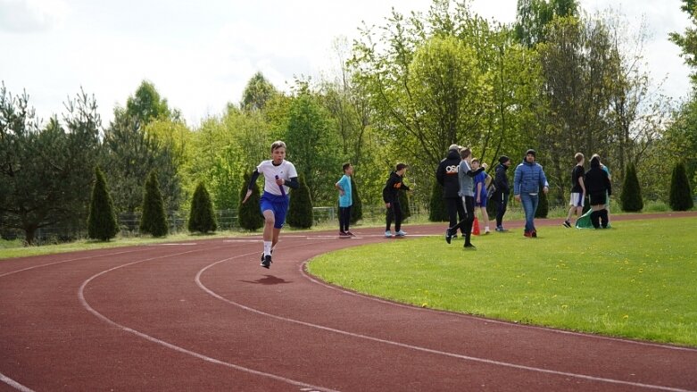  Maków gospodarzem skierniewickiego, lekkoatletycznego festiwalu sztafet 