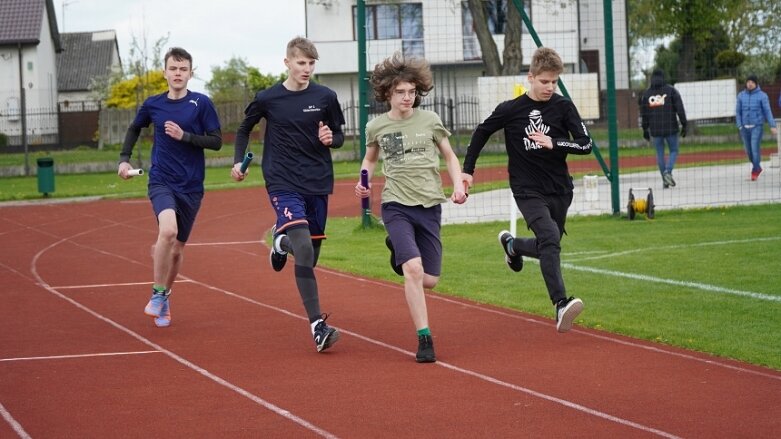  Maków gospodarzem skierniewickiego, lekkoatletycznego festiwalu sztafet 