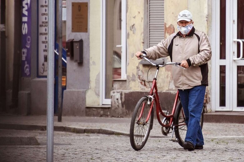  Maseczkowa moda w Skierniewicach [ZDJĘCIA] 