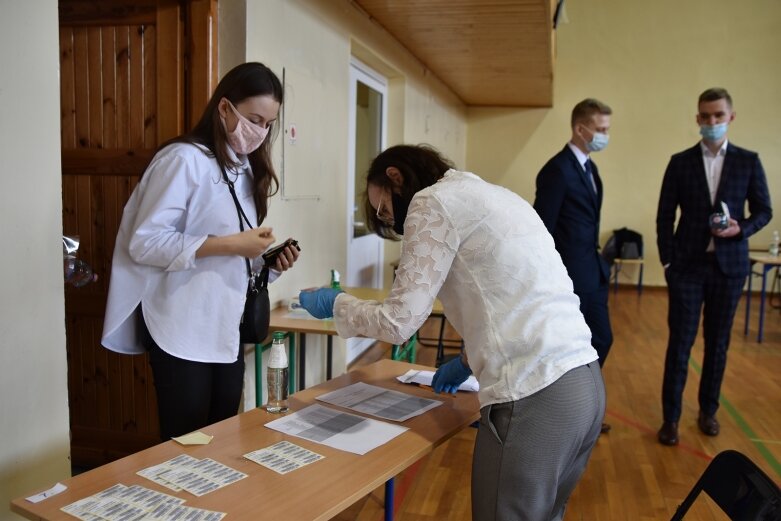  Maturzyści wystartowali! Na początek egzamin z języka polskiego 