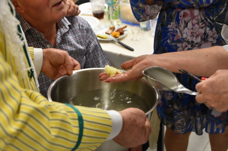  Młodzi i seniorzy bawili się na balach andrzejkowych  