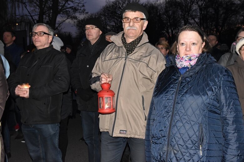  Modlitwa w drodze. Droga Krzyżowa ulicami Skierniewic 