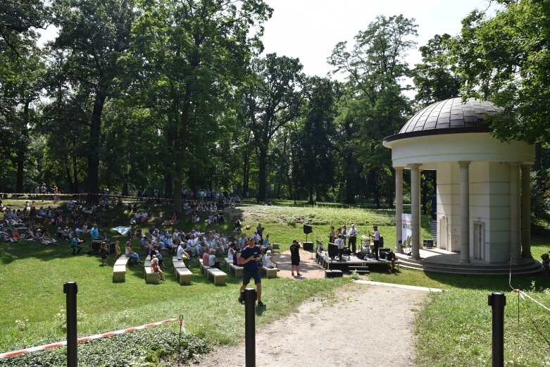  Muzyczne śniadanie znów przyciągnęło do parku 