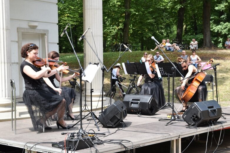  Muzyka na żywo w skierniewickim parku 