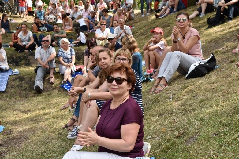  Muzyka na żywo w skierniewickim parku 