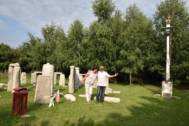  Na podwórku postawił Stonehenge i Kolumnę Zygmunta  