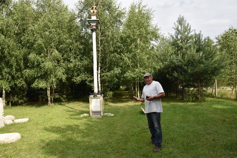  Na podwórku postawił Stonehenge i Kolumnę Zygmunta  