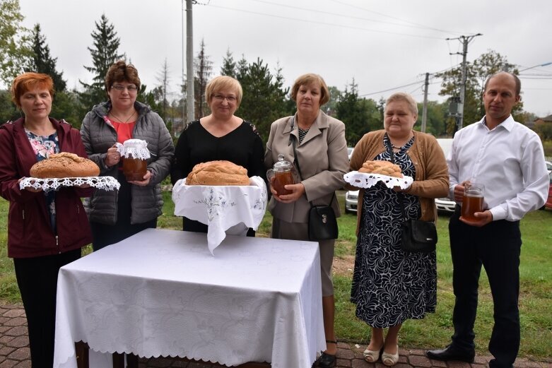  Na Rawce częstowano chlebem i miodem 