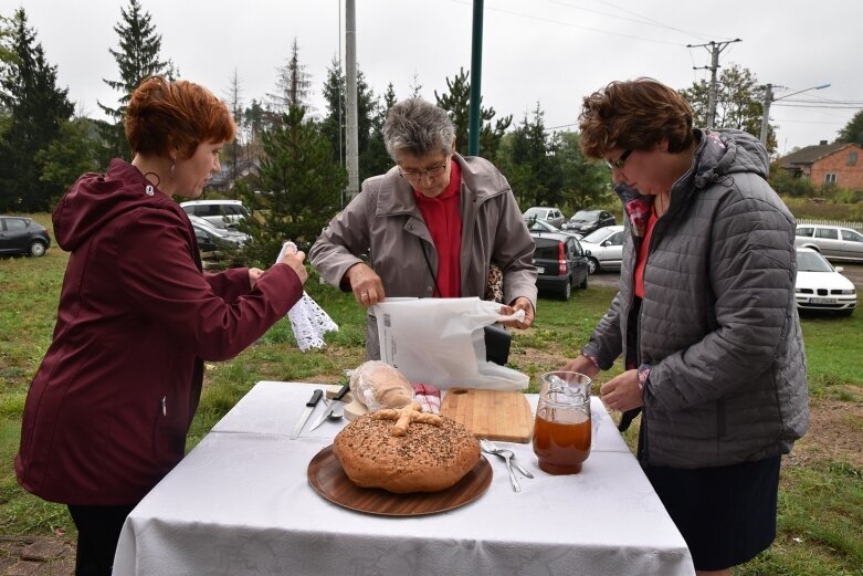  Na Rawce częstowano chlebem i miodem 