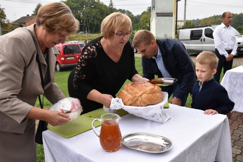  Na Rawce częstowano chlebem i miodem 