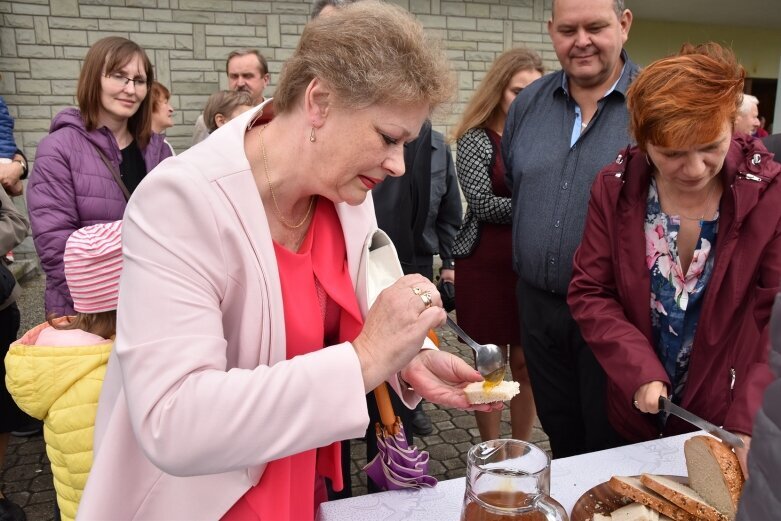  Na Rawce częstowano chlebem i miodem 