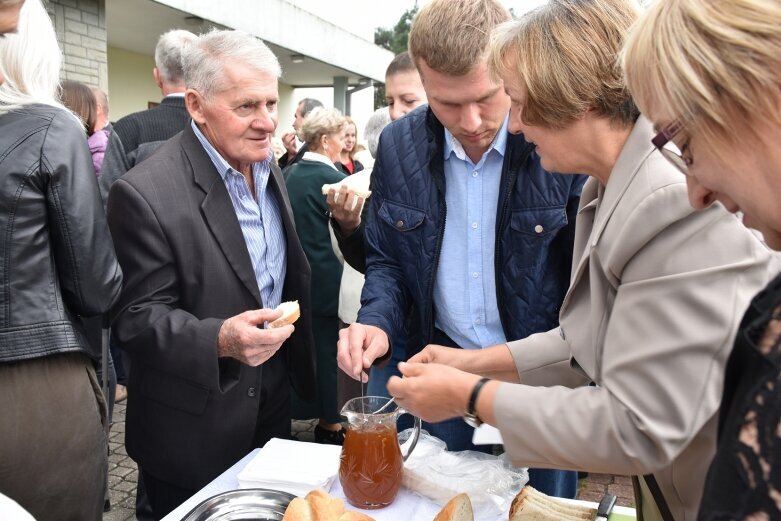  Na Rawce częstowano chlebem i miodem 