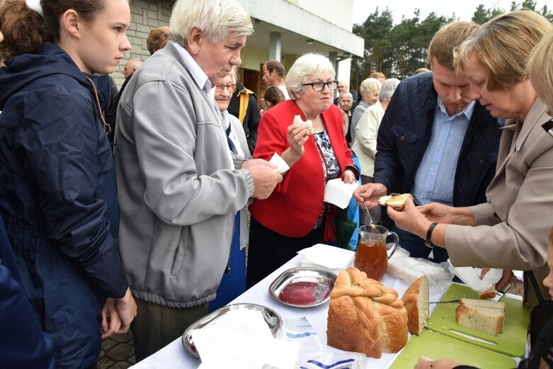  Na Rawce częstowano chlebem i miodem 