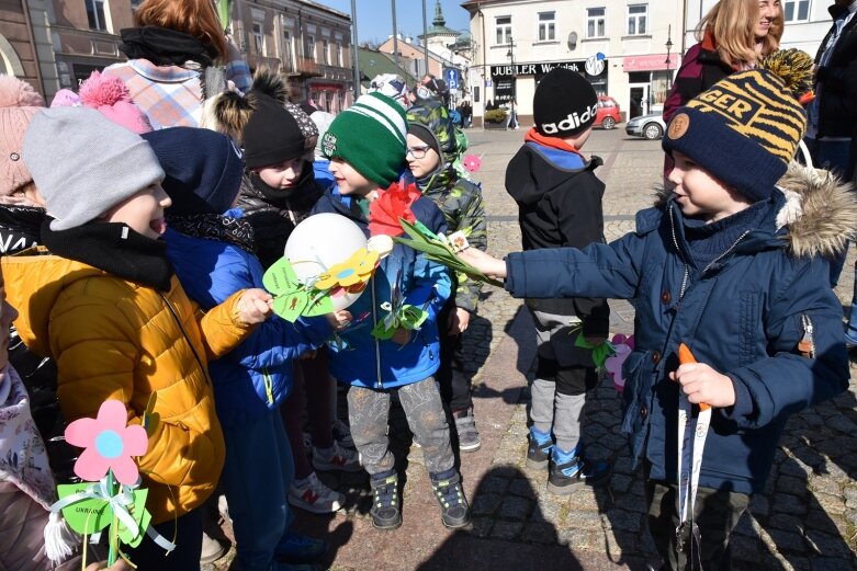  Najmłodsi manifestowali solidarność z Ukrainą 