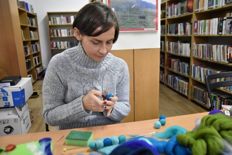  Najmodniejsza biżuteria z filcu powstawała w bibliotece 