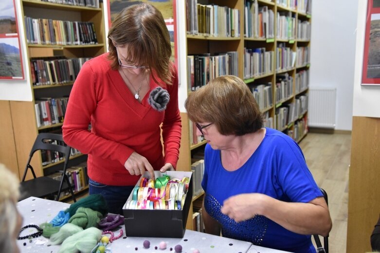  Najmodniejsza biżuteria z filcu powstawała w bibliotece 