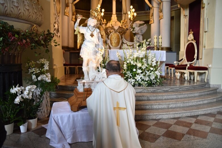  Nawiedzenie figury św. Michała Archanioła z Gargano w Skierniewicach  