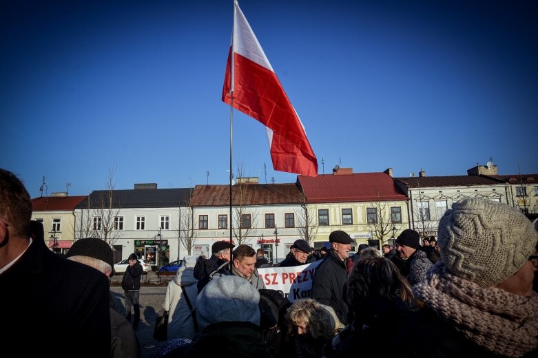  Nawrocki w Skierniewicach: Rafał Trzaskowski zachowuje się jak chorągiewa” 