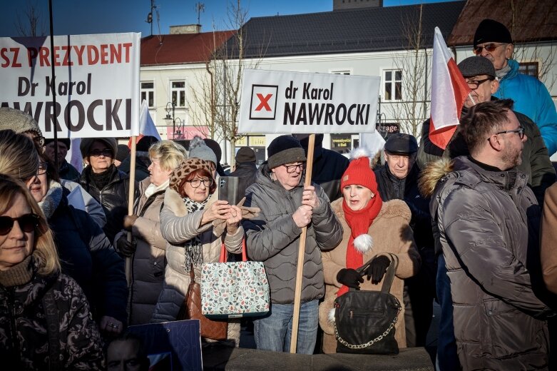  Nawrocki w Skierniewicach: Rafał Trzaskowski zachowuje się jak chorągiewa” 