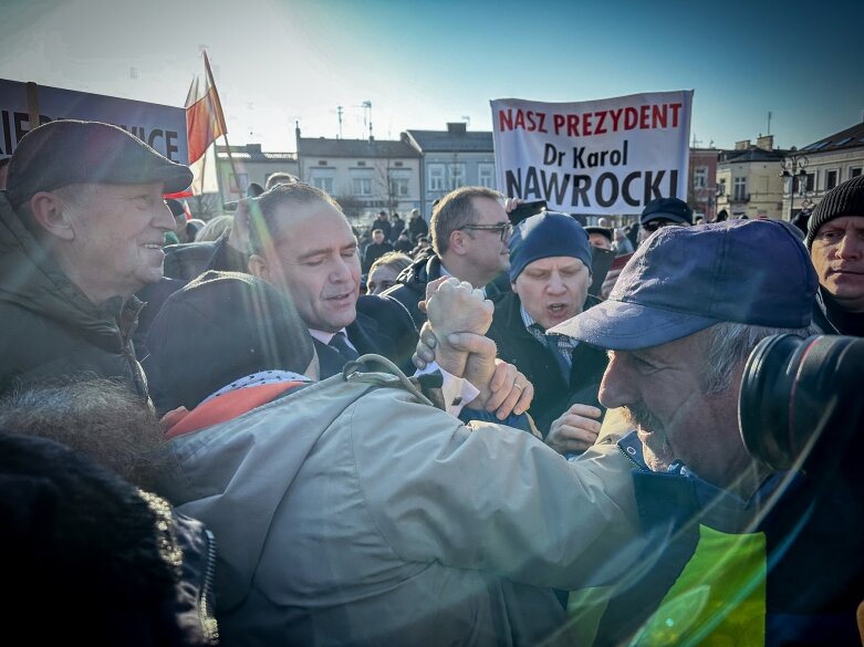  Nawrocki w Skierniewicach: Rafał Trzaskowski zachowuje się jak chorągiewa” 