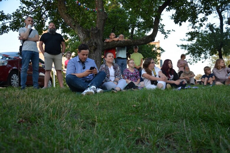  Nic nie jest na zawsze. Szum Butów Stróża zagrał pod jabłonkami 