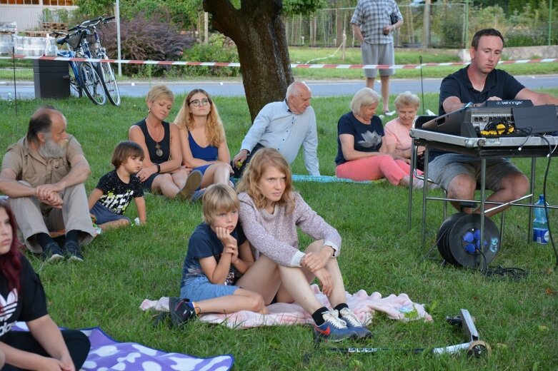  Nic nie jest na zawsze. Szum Butów Stróża zagrał pod jabłonkami 