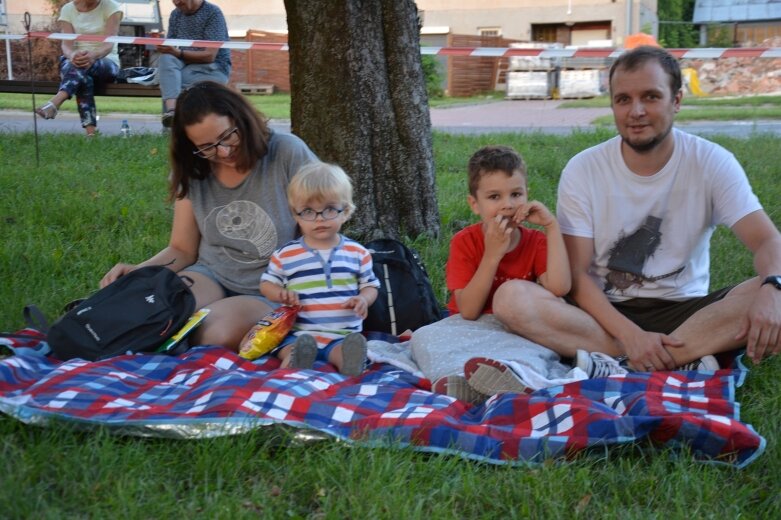  Nic nie jest na zawsze. Szum Butów Stróża zagrał pod jabłonkami 