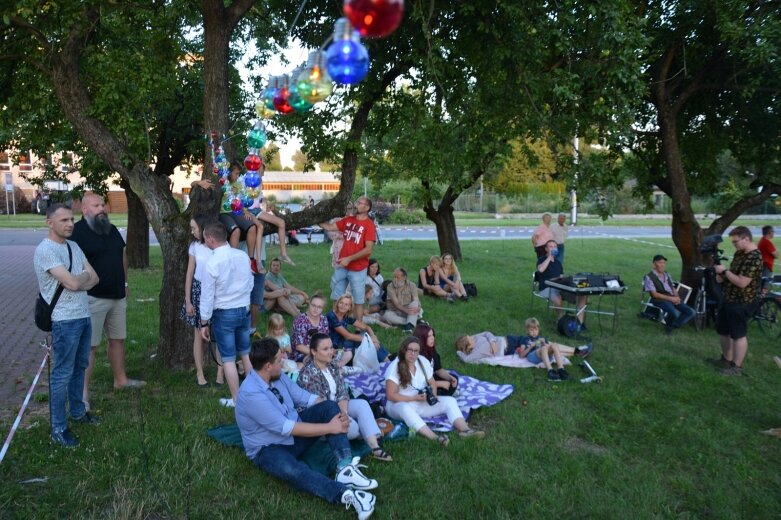  Nic nie jest na zawsze. Szum Butów Stróża zagrał pod jabłonkami 