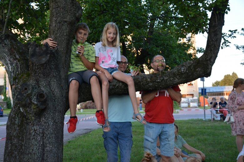  Nic nie jest na zawsze. Szum Butów Stróża zagrał pod jabłonkami 