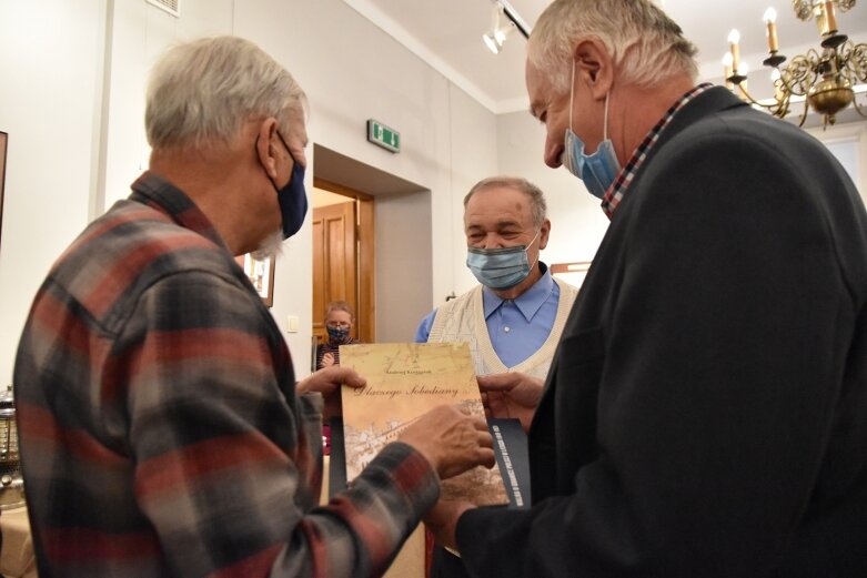  Niech stanie się światło. Zobacz najnowszą wystawę w Akademii Twórczości 