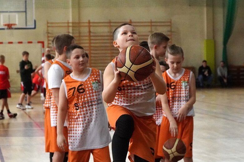  Niepokonany AZS w lidze skrzatów U11 