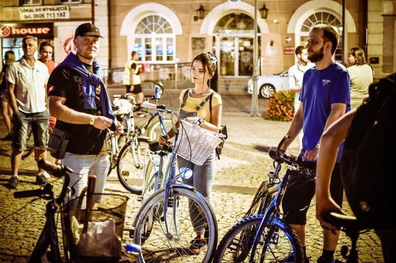  Nocne rowerowanie w Skierniewicach. Jesteś na zdjęciu? [FOTO] 