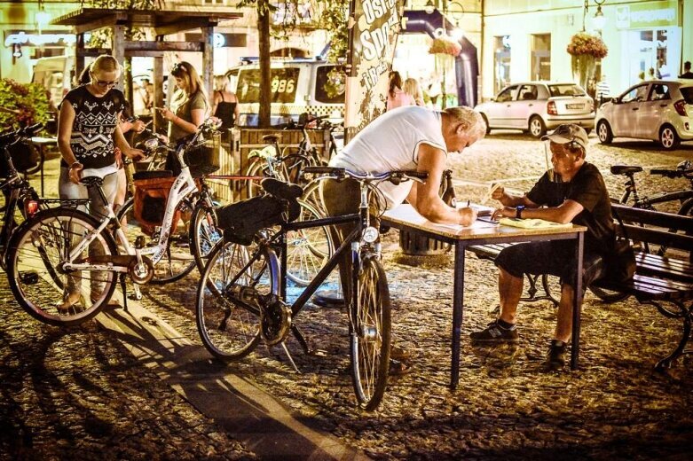  Nocne rowerowanie w Skierniewicach. Jesteś na zdjęciu? [FOTO] 