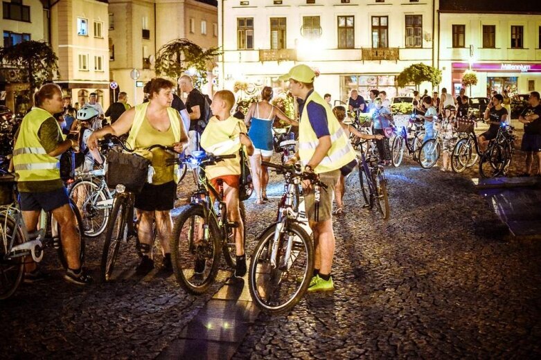  Nocne rowerowanie w Skierniewicach. Jesteś na zdjęciu? [FOTO] 