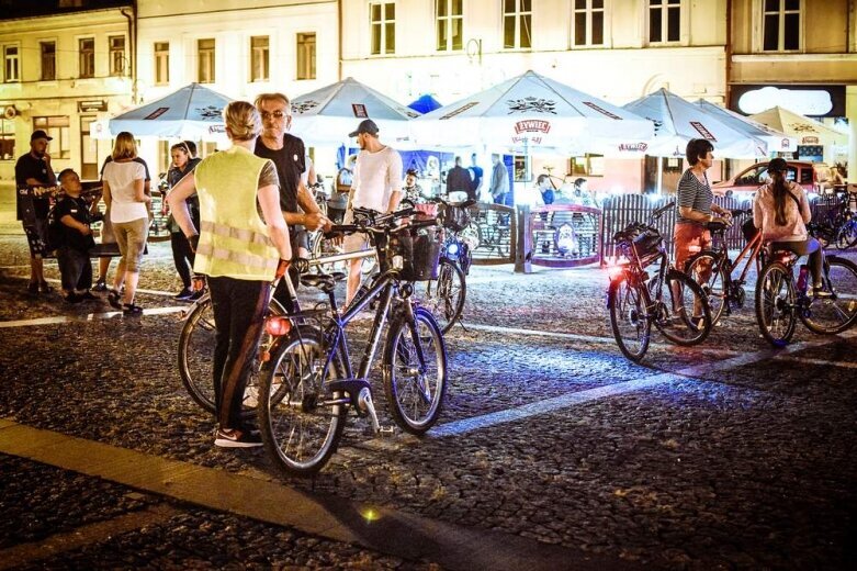  Nocne rowerowanie w Skierniewicach. Jesteś na zdjęciu? [FOTO] 