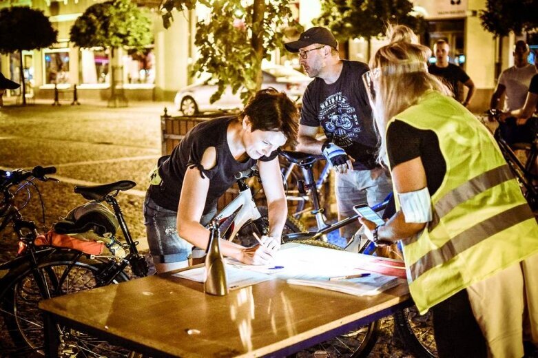  Nocne rowerowanie w Skierniewicach. Jesteś na zdjęciu? [FOTO] 