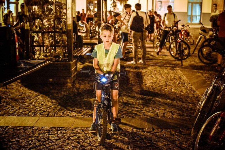  Nocne rowerowanie w Skierniewicach. Jesteś na zdjęciu? [FOTO] 