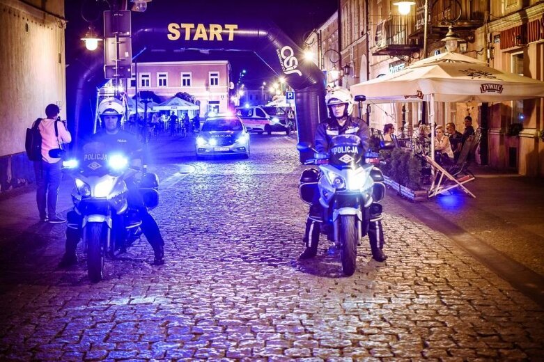  Nocne rowerowanie w Skierniewicach. Jesteś na zdjęciu? [FOTO] 