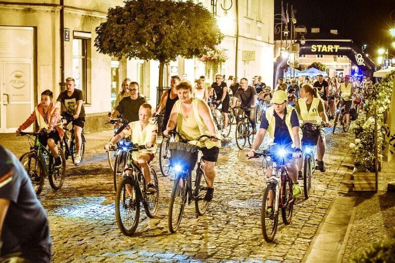  Nocne rowerowanie w Skierniewicach. Jesteś na zdjęciu? [FOTO] 