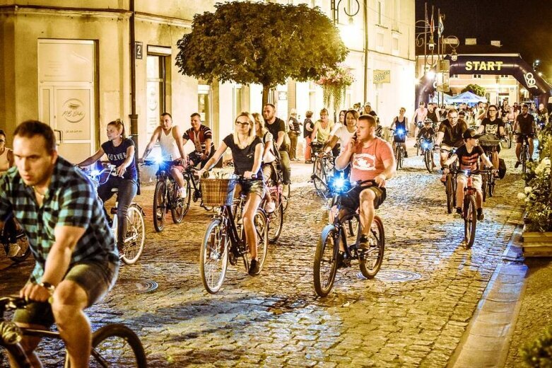  Nocne rowerowanie w Skierniewicach. Jesteś na zdjęciu? [FOTO] 