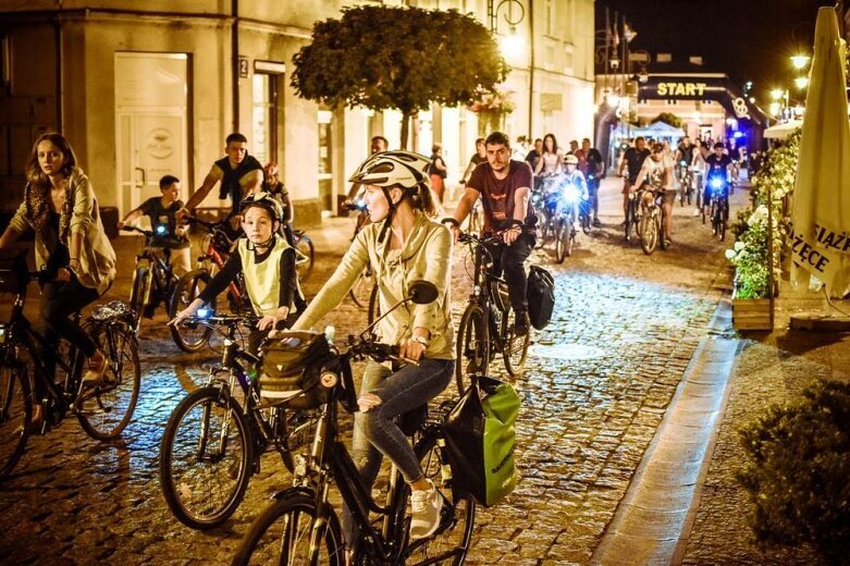  Nocne rowerowanie w Skierniewicach. Jesteś na zdjęciu? [FOTO] 