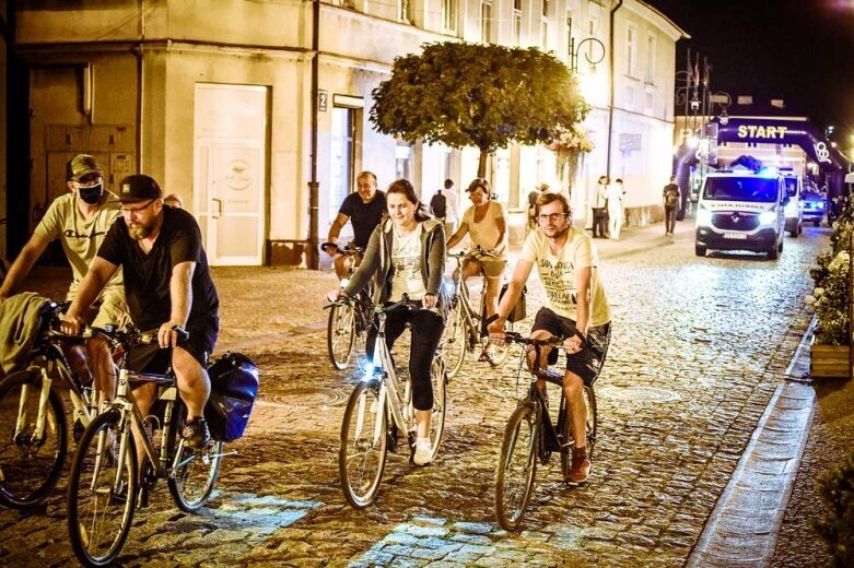  Nocne rowerowanie w Skierniewicach. Jesteś na zdjęciu? [FOTO] 