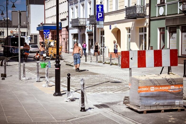  Nowe rondo w barwach Skierniewic, Rawska też na ukończeniu [ZDJĘCIA]  