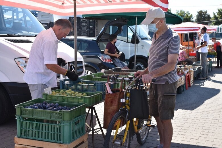  Ogórki i pomidory gruntowe już się kończą! Jabłek i śliwek też mało. A ceny? 