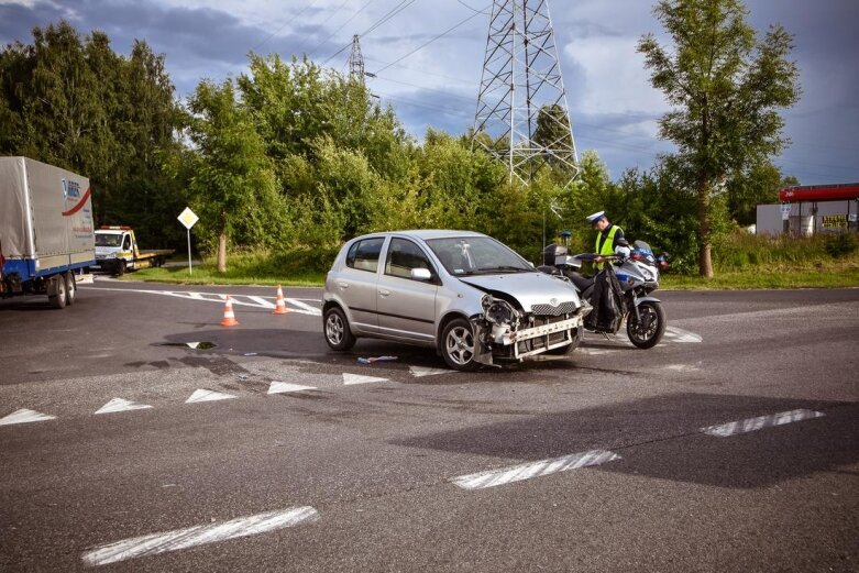  Opel dachował na ulicy Skłodowskiej [ZDJĘCIA] 