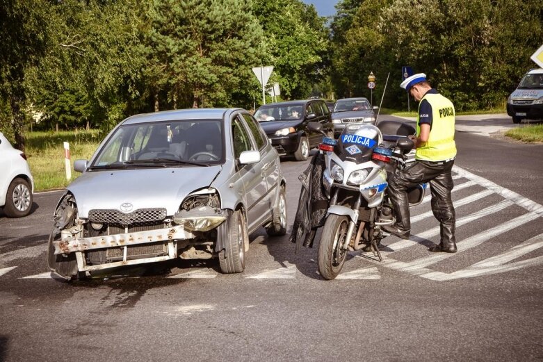  Opel dachował na ulicy Skłodowskiej [ZDJĘCIA] 