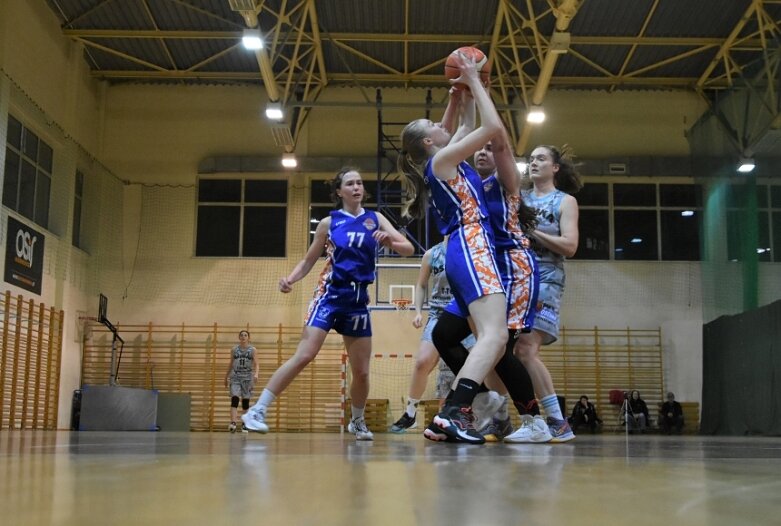  Ósemka walczy o końcowy triumf w łódzko-mazowieckiej II lidze koszykówki 